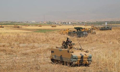 Turquía refuerza su presencia militar en la frontera con Siria